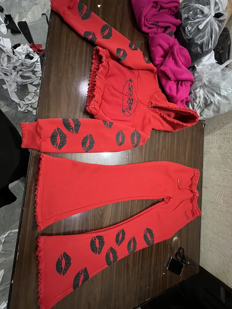 Somos fabricantes de camisetas personalizadas buscando compradores internacionales, marcas de ropa, mayoristas e importadores para asociaciones comerciales a largo plazo